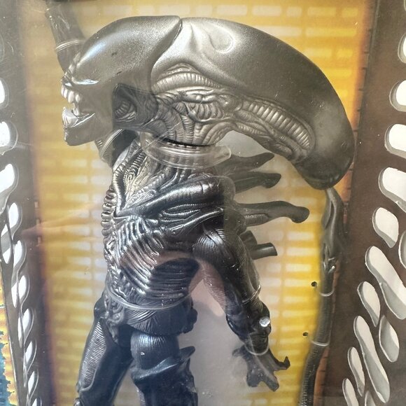 1997 Hasbro Signature Series Aliens Resurrection WARRIOR DRONE Action Figure NIB - Picture 2 of 6